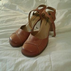Vintage style Brown heels