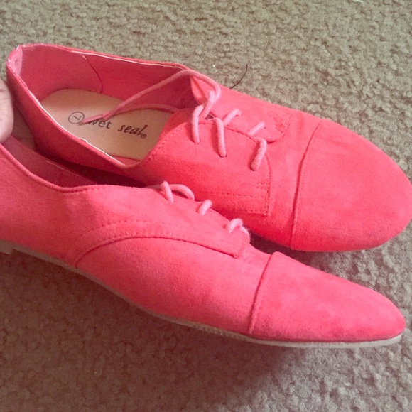 Wetseal hot pink suede oxfords!
