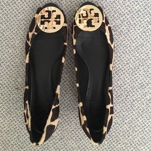 Giraffe print Tory burch flats!