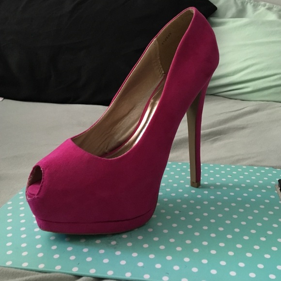 Pink stilettos - Picture 2 of 3