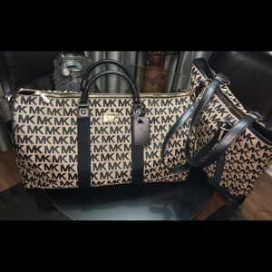 *Auth* Michael Kors Duffle Bag & Tote in Grey/Blk