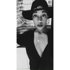 Meet your Posher, Danielle