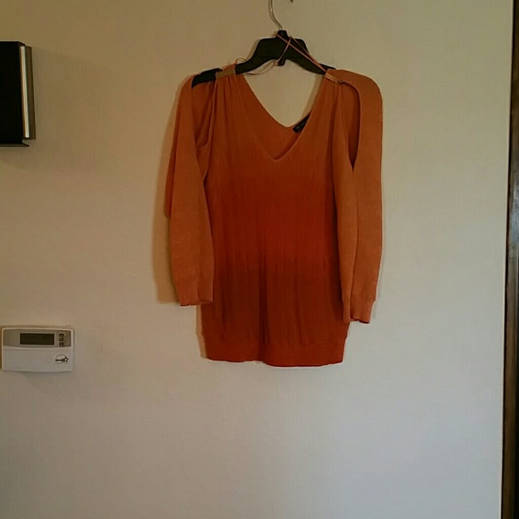 *Final Clearance* Open Shoulder Top