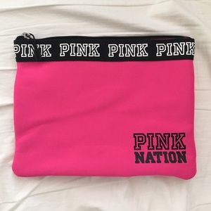 PINK makeup and or pencil case! Barely used!