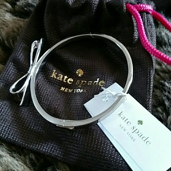 โ ๐ 1 Left!! NWT Kate Spade Bow Bangle Bracelet!โ - Picture 3 of 3