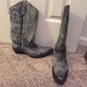 Corral boots