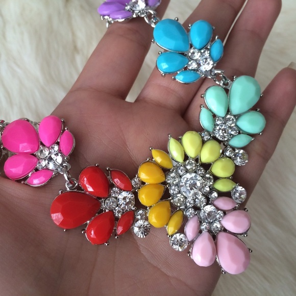 'Spring Fever' necklaces 🌸 - Picture 3 of 4