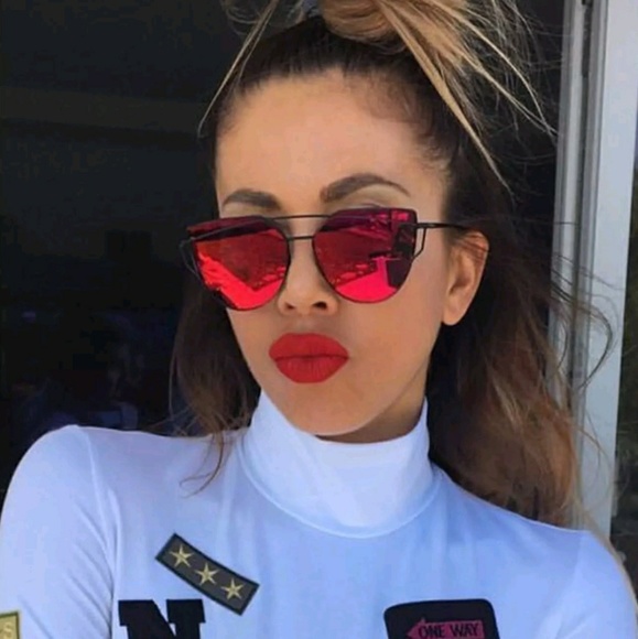 ❗SALE❗HP||🌟Fab Flat Lense Mirror Cat Eye Sunnies - Picture 4 of 8