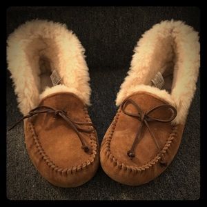 📍SOLD📍UGG® Australia Alena Slipper