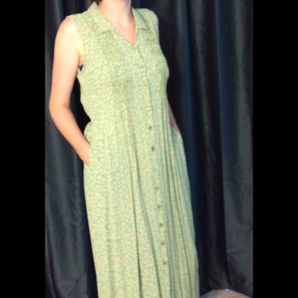 Pleated Sleeveless Floral Dress