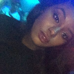 Meet your Posher, Monique