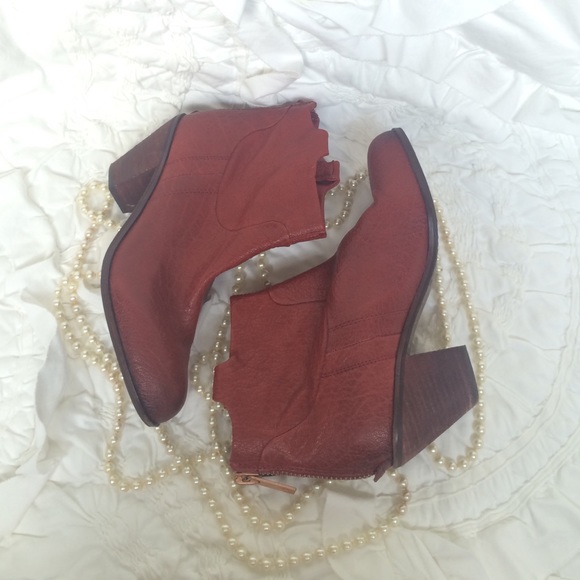 Size 7 1/2 Sam Edelman red leather booties