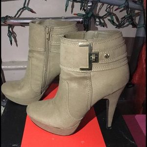 Beige Guess booties