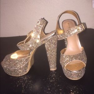 Sparkly Gold 🌟 Heels 💫👠