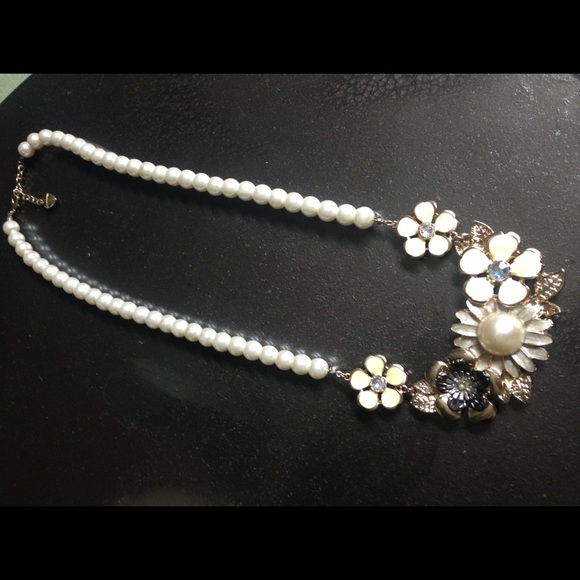 Betsy Johnston  pearl necklace