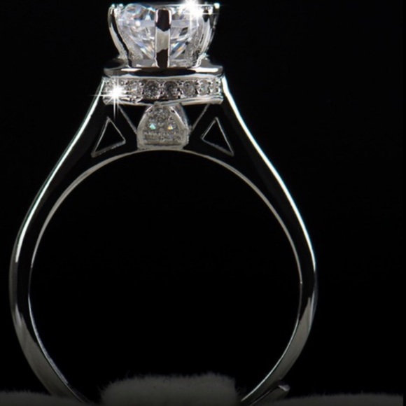 New silver resizable ring