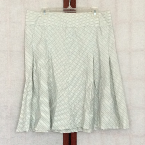 🔴Old Navy Green/blue/white pleated midi skirt. Size 2.