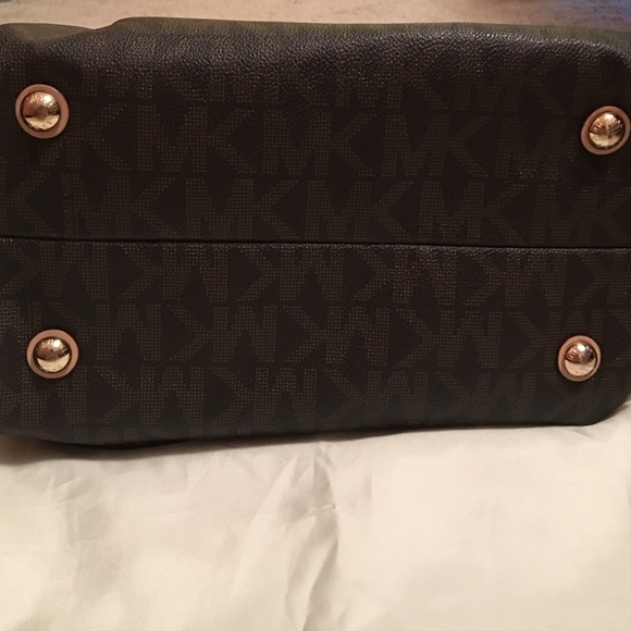 Michael kors purse - Picture 3 of 4