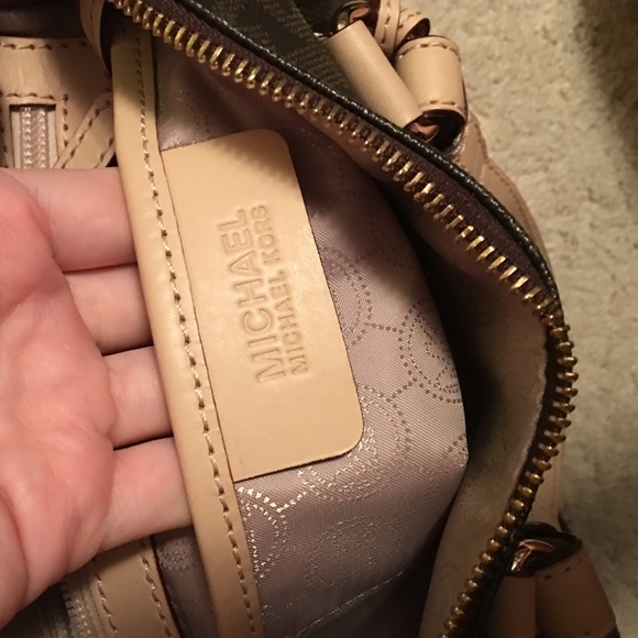 Michael kors purse - Picture 4 of 4