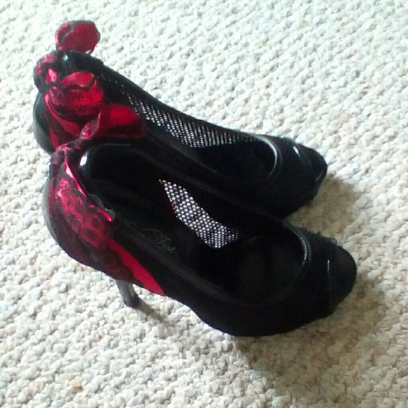 Iron Fist Black Mesh Bow Pumps