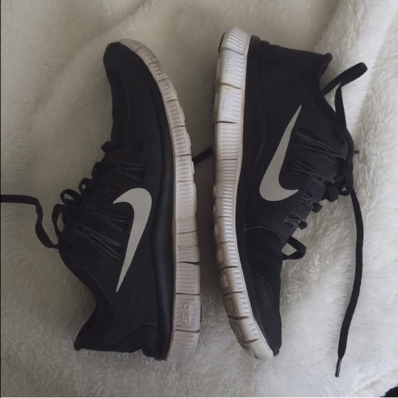 Nike free run 5.0 SHIPPING for @alexabuff