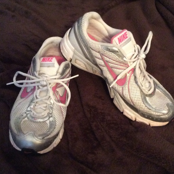 Nike air pink and silver tennis shoe