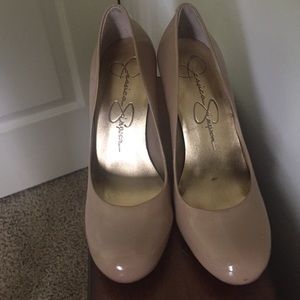 Jessica Simpson size 7 Nude high heeled shoe