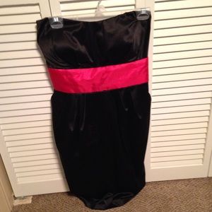 Snap 16W black strapless cocktail dress