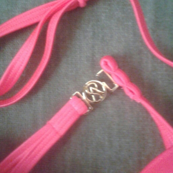 Coral color, Victoria Secrets shimmering push up - Picture 3 of 4