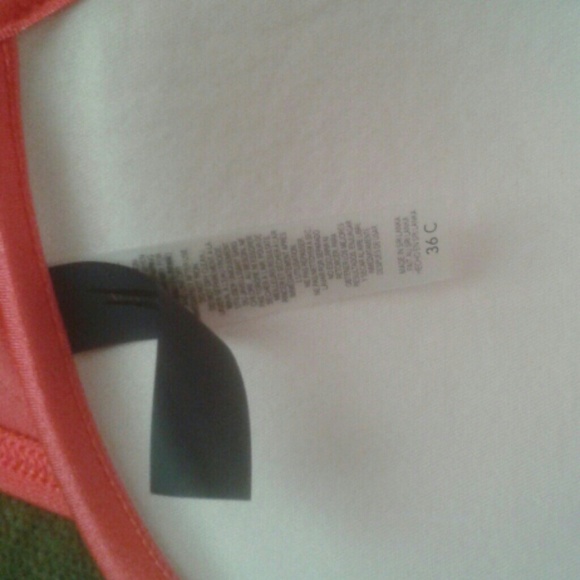 Coral color, Victoria Secrets shimmering push up - Picture 4 of 4