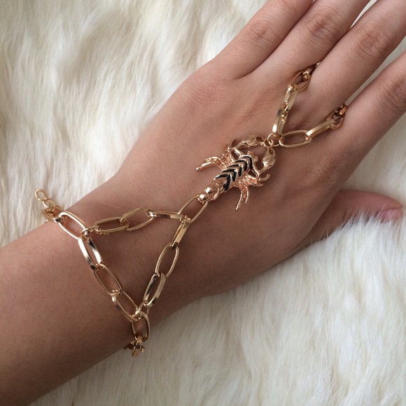 SCORPION HAND CHAINS 🦂