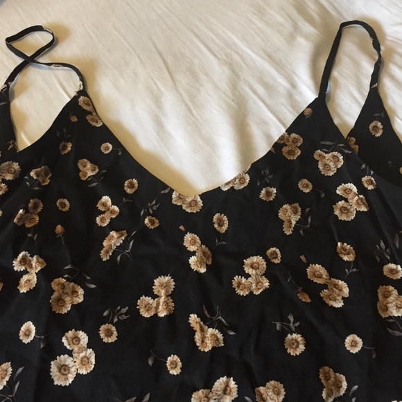 Brandy Melville brown daisy top - Picture 3 of 4