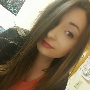 Meet your Posher, Hali