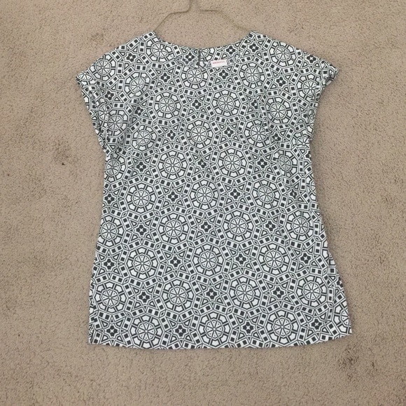 Short sleeve pattern shirt