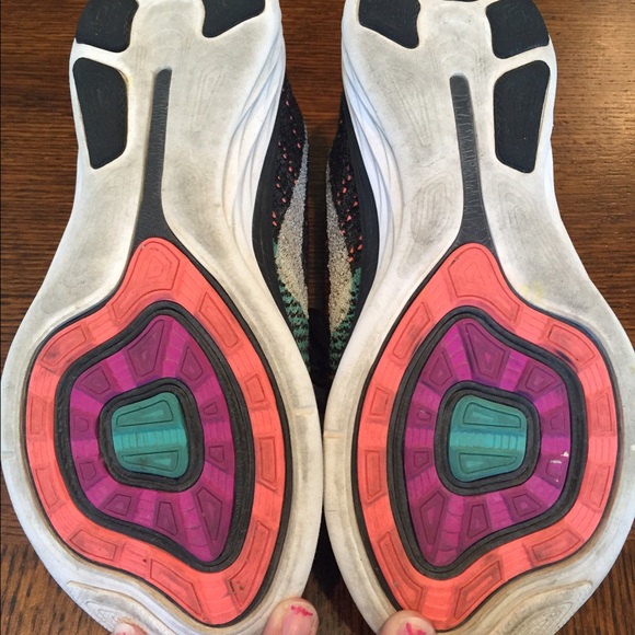 *SOLD* Nike Flyknit - Picture 4 of 4