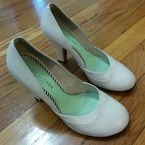 Marc Jacobs beige cream blush nude retro