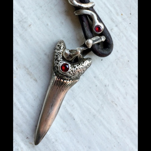 Silver shark tooth with ruby - Picture 1 of 1