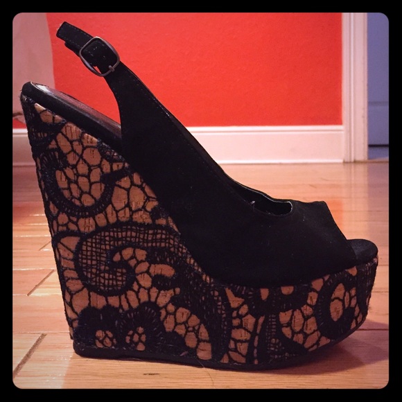 Adorable lace wedges