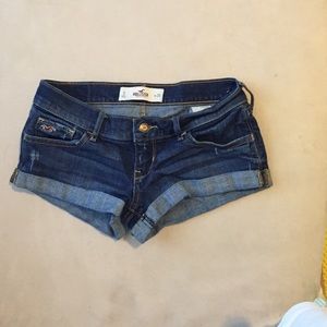 Hollister jeans short.