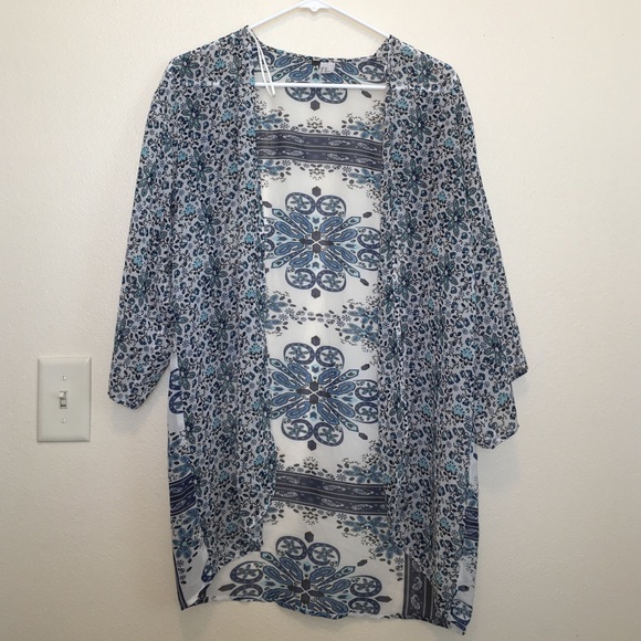 Blue and white floral kimono
