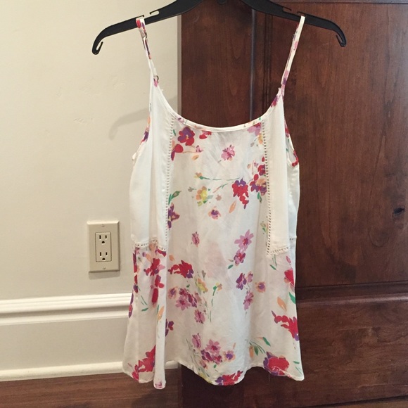 Oneill flowy white tank top with flower detailing