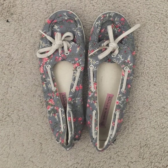 Floral pattern shoes