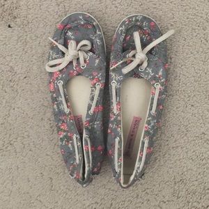 Floral pattern shoes