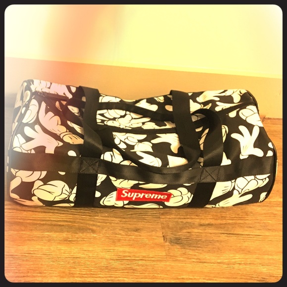 Supreme Inspired Mickey Hands Duffle Bag🐭❤️.