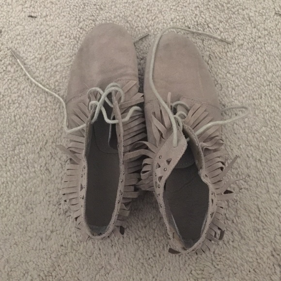 Fringe lace shoes
