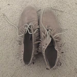 Fringe lace shoes
