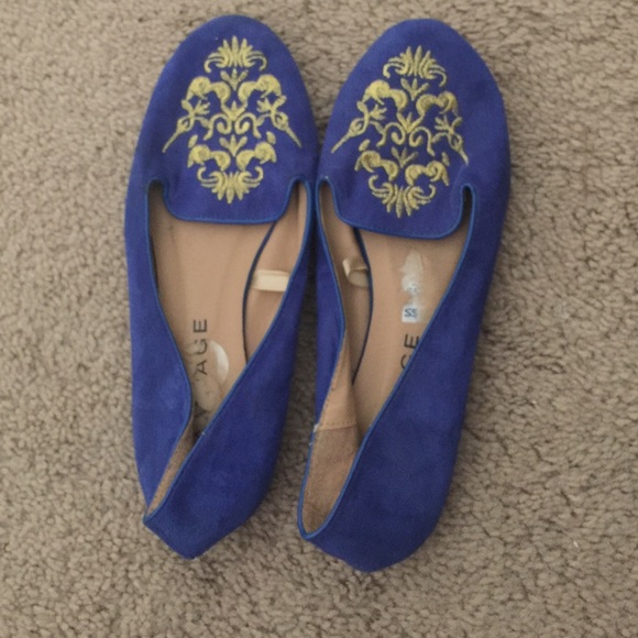 Blue flat shoes