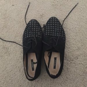 Flat black shoes