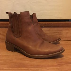 Madewell Chelsea Boots in Tan Brown