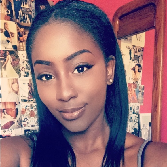 Meet your Posher, Asiana - Picture 2 of 3